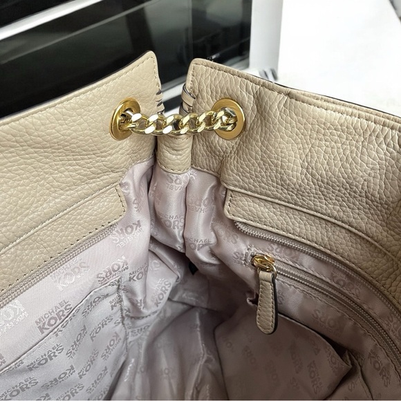 Michael Kors Whipped Chelsea Shoulder Bag - Picture 9 of 16